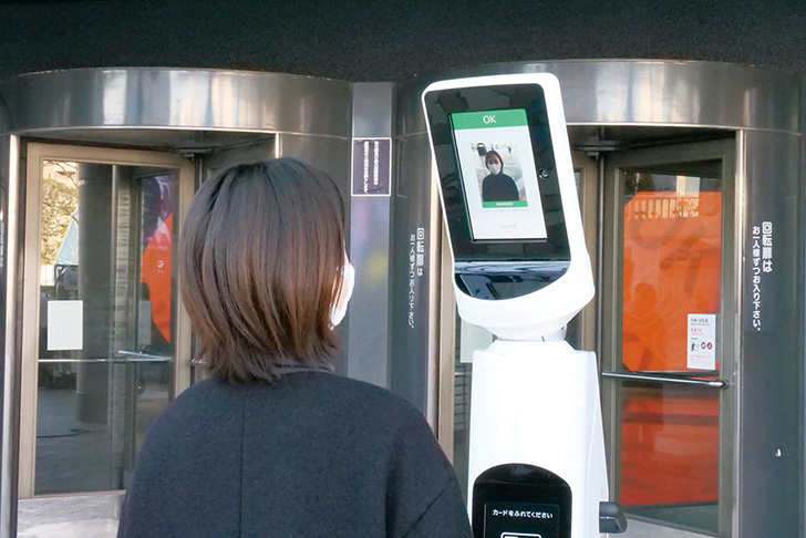 Entrance gate that controls entry and exit using facial recognition 
(only for games hosted by Tokyo Dome/Yomiuri Giants). 